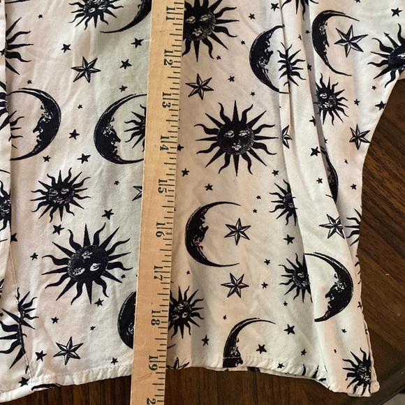 CREAM AND BLACK CELESTIAL Womens CROP BUTTON UP SHIRT size medium TEEN - Picture 10 of 10